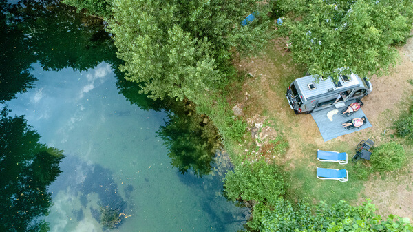 Obytny vuz, caravan a stanovaci plocha Jih Francie